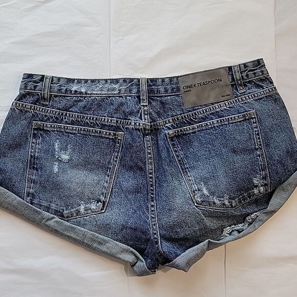 One Teaspoon Denim Shorts NWT - Picture 7 of 9